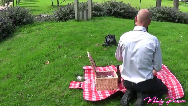 Picknick date of Jill and Vince