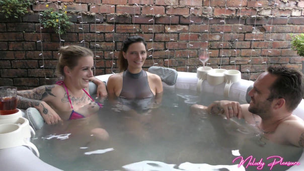 Hottub Honeys Melody Pleasure and KimberlyX